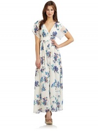 THE LOOKSweet floral print throughoutSurplice V necklineShort sleevesBanded waistCutaway front hemBack zipperTHE FITAbout 56½ from shoulder to hemTHE MATERIALPolyesterFully linedCARE & ORIGINDry cleanImportedModel shown is 5'11 (180cm) wearing US size 4. THE LOOKSweet floral print throughoutSurplice V necklineShort sleevesBanded waistCutaway front hemBack zipperTHE FITAbout 56½ from shoulder to hemTHE MATERIALPolyesterFully linedCARE & ORIGINDry cleanImportedModel shown is 5'11 (180cm) wearing US size 4.