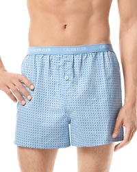 Woven cotton provides comfort to these handsome boxers outfitted with a slim silhouette to maintain your modern look. Woven cotton provides comfort to these handsome boxers outfitted with a slim silhouette to maintain your modern look.