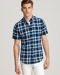 A dynamic short-sleeve button-down from Vince hooks you up for a relaxed bike ride along the boardwalk or brunch with the in-laws. Crafted in crisp cotton with a classic fit for total laid-back comfort. A dynamic short-sleeve button-down from Vince hooks you up for a relaxed bike ride along the boardwalk or brunch with the in-laws. Crafted in crisp cotton with a classic fit for total laid-back comfort.
