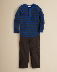 As cozy at it comes, this comfy waffleknit henley makes its mark with contrast stripes and solid hem. The solid pant holds down his look with a solid color and a cargo pocket accent at the side leg. As cozy at it comes, this comfy waffleknit henley makes its mark with contrast stripes and solid hem. The solid pant holds down his look with a solid color and a cargo pocket accent at the side leg.
