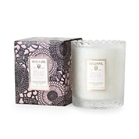 Voluspa's exquisite Bella Sucre collection blends demerara sugar essence with rare tiare petals and coconut milk for an exceptional fragrance that elegantly scents your home. Voluspa's exquisite Bella Sucre collection blends demerara sugar essence with rare tiare petals and coconut milk for an exceptional fragrance that elegantly scents your home.