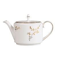 Vera Wang, in collaboration with Wedgwood, has designed a tableware collection full of understated elegance, classic beauty that embraces the ultra chic, sophisticated style that Vera is known for. Gilded Leaf takes its inspiration from the Greek and Neo-classical accents used in Vera Wangs Spring 2008 Bridal Collection. The gold and platinum mixed motifs invoke themes of nature and spring with graceful and subtle flourishes. This collection is designed to stand-alone or to mix and match. Vera Wang, in collaboration with Wedgwood, has designed a tableware collection full of understated elegance, classic beauty that embraces the ultra chic, sophisticated style that Vera is known for. Gilded Leaf takes its inspiration from the Greek and Neo-classical accents used in Vera Wangs Spring 2008 Bridal Collection. The gold and platinum mixed motifs invoke themes of nature and spring with graceful and subtle flourishes. This collection is designed to stand-alone or to mix and match.