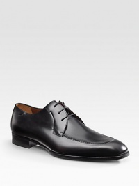 Laced up for a Monday morning meeting or Friday evening dinner in fine leather with lasting Italian construction. Leather lining Padded insole Leather sole Made in Italy Laced up for a Monday morning meeting or Friday evening dinner in fine leather with lasting Italian construction. Leather lining Padded insole Leather sole Made in Italy