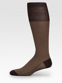 Over-the-calf socks featuring a classic herringbone pattern and solid ends.CottonMachine washMade in Italy of imported fabric Over-the-calf socks featuring a classic herringbone pattern and solid ends.CottonMachine washMade in Italy of imported fabric