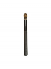 Crafted to apply just the right amount of color to the eyelids, the luxurious large eye contour brush makes blending and highlighting a breeze. Its soft bristles gently dress lids in a smooth wash of color. Crafted to apply just the right amount of color to the eyelids, the luxurious large eye contour brush makes blending and highlighting a breeze. Its soft bristles gently dress lids in a smooth wash of color.