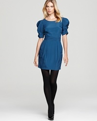 A gorgeous dress welcomes the new season with ultra-femine details in a lush Lapis blue hue. A gorgeous dress welcomes the new season with ultra-femine details in a lush Lapis blue hue.