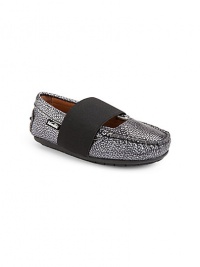 THE LOOKMoccasin silhouetteEmbossed designRound toeGathered detailsSlip-on with elastic strap Back rubber knob detailsTHE MATERIALLeatherPadded leather insoleRubber soleCARE & ORIGINImported THE LOOKMoccasin silhouetteEmbossed designRound toeGathered detailsSlip-on with elastic strap Back rubber knob detailsTHE MATERIALLeatherPadded leather insoleRubber soleCARE & ORIGINImported