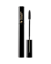 The next generation of vibrating mascara: High voltage lash transformation. Intensifies every single lash. Hyper-extends. Visibly multiplies.Lancôme's next generation of Ôscillation: new conical-shaped PowerBrush combined with exclusive Boldblack formula creates a bold, clean lash look. With over 7000 oscillations per minute, the PowerBrush precisely distributes formula to lift, separate and intensify every single lash. Lashes are generously wrapped 360° degrees, appearing hyper-extended and visibly multiplied for a most eye opening effect.