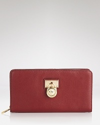 The Hamilton wallet captures the cosmopolitan essence of MICHAEL Michael Kors with its padlock design and sophisticated colored leather. The Hamilton wallet captures the cosmopolitan essence of MICHAEL Michael Kors with its padlock design and sophisticated colored leather.