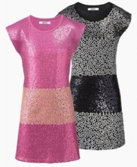 She's all the glitters in this fabulous party dress by DKNY. She's all the glitters in this fabulous party dress by DKNY.