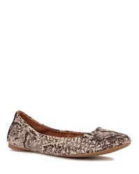 A vibrant print takes center stage on Lucky Brand's Emmie2 flat, a flexible fabric silhouette with serious style. A vibrant print takes center stage on Lucky Brand's Emmie2 flat, a flexible fabric silhouette with serious style.
