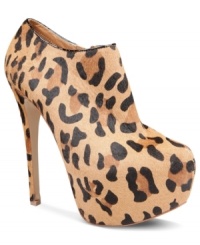 Amazing animal prints step up the glam factor of any outfit. Steve Madden's Viper platform shooties have a mega-tall hidden platform and even bolder heel. Amazing animal prints step up the glam factor of any outfit. Steve Madden's Viper platform shooties have a mega-tall hidden platform and even bolder heel.