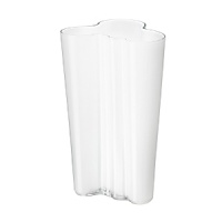 Since its introduction in 1937 at the Parisian World Fair in Paris, the Aalto vase has been a celebrated icon of design. Inspired by the beauty of the natural world, each piece echoes the untamed shorelines of Finland's thousands of lakes. The fluid lines are emblematic of the deep connection between man and nature and utterly striking to behold. Since its introduction in 1937 at the Parisian World Fair in Paris, the Aalto vase has been a celebrated icon of design. Inspired by the beauty of the natural world, each piece echoes the untamed shorelines of Finland's thousands of lakes. The fluid lines are emblematic of the deep connection between man and nature and utterly striking to behold.