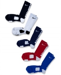 Get above the rim with these high-tech basketball socks from Nike. Get above the rim with these high-tech basketball socks from Nike.