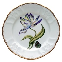An exquisite hand-painted tulip design expresses your appreciation for beauty with this dinnerware collection, rendered in white European porcelain and accented with gold for an opulent finish. An exquisite hand-painted tulip design expresses your appreciation for beauty with this dinnerware collection, rendered in white European porcelain and accented with gold for an opulent finish.