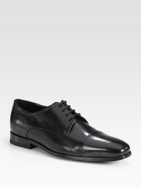 Distinguished leather lace-up with cap-toe finish.Leather upperPadded insoleRubber soleImported