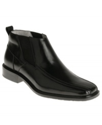 Merge into the bike line with this pair of men's boots. These sleekly constructed bike toe boots for men add plenty of polish to any look. Merge into the bike line with this pair of men's boots. These sleekly constructed bike toe boots for men add plenty of polish to any look.
