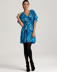 It's all about hue with this Alice + Olivia dress, flaunting cool shades of blue and pleats through the shoulders. Accented by chic kimono sleeves, this vivid style is a capsule collection must-have. It's all about hue with this Alice + Olivia dress, flaunting cool shades of blue and pleats through the shoulders. Accented by chic kimono sleeves, this vivid style is a capsule collection must-have.
