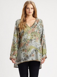 A spellbinding floral print meets luxurious silk fabrication to create a beautiful pullover tunic. Its feminine neckline perfectly complements your decolletage. V-neckLong sleevesButton cuffsPull-on styleEmbroidered hemBack yokeAbout 31 from shoulder to hemSilkHand washImported A spellbinding floral print meets luxurious silk fabrication to create a beautiful pullover tunic. Its feminine neckline perfectly complements your decolletage. V-neckLong sleevesButton cuffsPull-on styleEmbroidered hemBack yokeAbout 31 from shoulder to hemSilkHand washImported