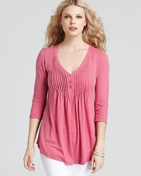 This Miraclebody by Miraclesuit top pairs a berry hue with a breezy silhouette for effortless romance. Belt the style to highlight feminine curves. This Miraclebody by Miraclesuit top pairs a berry hue with a breezy silhouette for effortless romance. Belt the style to highlight feminine curves.