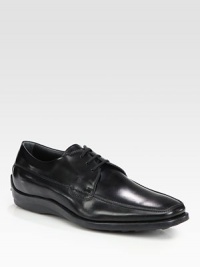 Sophisticated and modern at once in slightly shiny leather with a square toe and rubber sole. Leather lining Padded insole Rubber sole Made in Italy Sophisticated and modern at once in slightly shiny leather with a square toe and rubber sole. Leather lining Padded insole Rubber sole Made in Italy