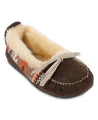 So cute and cozy. The Tobey slippers by Muk Luks have a faux-fur lining inside and a slim decorative bow on the vamp. So cute and cozy. The Tobey slippers by Muk Luks have a faux-fur lining inside and a slim decorative bow on the vamp.