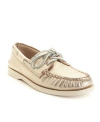 With their platinum metallic upper, Sperry Top-Sider's beloved boat shoes get a glamorous fashion makeover! Their traditional design elements and enduring quality yield both classic charm and timeless appeal.