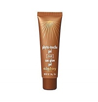 Delicately emphasizes tanned skin with its coppery, golden highlights.Gives a natural-looking, radiant look all year longa complexion that enhances the glow of summer with its reflective pigments (for 99% of consumers tested).Skin is hydrated, smooth and supple (for 96% of consumers tested).