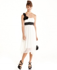 Striking, contrast-color accents pop against the floaty chiffon design of this one-shoulder party dress from Trixxi. Striking, contrast-color accents pop against the floaty chiffon design of this one-shoulder party dress from Trixxi.