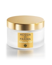 A subtly scented and ultra rich body cream that embodies the fresh, carefree elegance of the Calabrian Jasmine flower. A luxurious formula that absorbs instantly, leaving the skin felling soft and velvety smooth. Rice Proteins and Vitamin E are combined with extract of Jasmine to moisturize the skin and boost its luminosity. A subtly scented and ultra rich body cream that embodies the fresh, carefree elegance of the Calabrian Jasmine flower. A luxurious formula that absorbs instantly, leaving the skin felling soft and velvety smooth. Rice Proteins and Vitamin E are combined with extract of Jasmine to moisturize the skin and boost its luminosity.