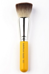 Bdellium Tools Professional Antibacterial Makeup Brush Travel Line - Precision Kabuki Airbrushed Effect 957 Bdellium Tools Professional Antibacterial Makeup Brush Travel Line - Precision Kabuki Airbrushed Effect 957