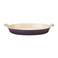 One of the most versatile cooking vessels in the kitchen, this handcrafted oval dish is ideal for cooking potatoes au gratin, casseroles, shepherd's pie or fruit cobbler with a perfectly browned top.