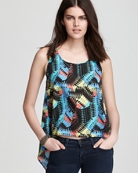 An elongated back hem brings dramatic flair to this Volcom tank, emboldened by an eye-catching graphic print. An elongated back hem brings dramatic flair to this Volcom tank, emboldened by an eye-catching graphic print.