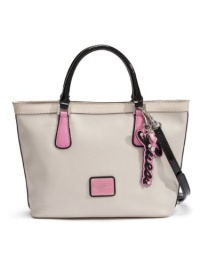 GUESS Leandra Carryall GUESS Leandra Carryall