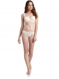THE LOOKAdjustable shoulder strapsDelicate paisley lace padded cups with underwire supportSide boningElastic hemAdjustable back hook-and-eye closureTHE MATERIALNylon/spandexFully linedCARE & ORIGINHand washImported THE LOOKAdjustable shoulder strapsDelicate paisley lace padded cups with underwire supportSide boningElastic hemAdjustable back hook-and-eye closureTHE MATERIALNylon/spandexFully linedCARE & ORIGINHand washImported