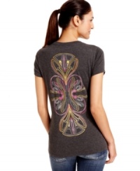 Capture the essence of adventure in The North Face's so-soft tee, featuring a printed logo at the hem and exotic graphic at the back. Pair it with boots and jeans on your next hiking trip! Capture the essence of adventure in The North Face's so-soft tee, featuring a printed logo at the hem and exotic graphic at the back. Pair it with boots and jeans on your next hiking trip!