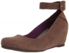 CL by Chinese Laundry Women's Late Night Wedge Pump