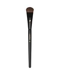 This full, natural-bristled brush is the ideal partner to all eye shadows. It quickly and evenly applies shadow to the lid for a smooth, flawless look. This full, natural-bristled brush is the ideal partner to all eye shadows. It quickly and evenly applies shadow to the lid for a smooth, flawless look.