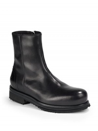THE LOOKSmooth leather upperRound toeSide zip closurePadded insoleTHE MATERIALLeather upperLeather liningRubber soleORIGINMade in Italy THE LOOKSmooth leather upperRound toeSide zip closurePadded insoleTHE MATERIALLeather upperLeather liningRubber soleORIGINMade in Italy