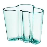 Since its introduction in 1937 at the Parisian World Fair in Paris, the Aalto vase has been a celebrated icon of design. Inspired by the beauty of the natural world, each piece echoes the untamed shorelines of Finland's thousands of lakes. The fluid lines are emblematic of the deep connection between man and nature and utterly striking to behold. Since its introduction in 1937 at the Parisian World Fair in Paris, the Aalto vase has been a celebrated icon of design. Inspired by the beauty of the natural world, each piece echoes the untamed shorelines of Finland's thousands of lakes. The fluid lines are emblematic of the deep connection between man and nature and utterly striking to behold.