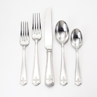 Meticulously crafted with intricate detail, this 5-piece place setting features a braided quatrefoil on each handle and a bright satin finish. Meticulously crafted with intricate detail, this 5-piece place setting features a braided quatrefoil on each handle and a bright satin finish.