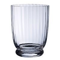 Shapely glass forms bring contemporary refreshment to casual country tables. Shapely glass forms bring contemporary refreshment to casual country tables.