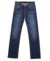 With a slightly skinnier fit to complement her shape, these jeans from Levi's will have her rocking a classic style.