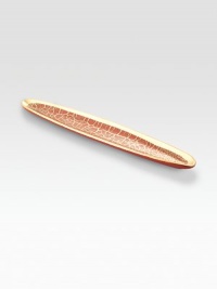Inspired by travels along the Amalfi Coast, this stunning porcelain piece is trimmed in 24k gold and coral. Arrives in a signature gift box 24k gold Porcelain 15¼W X 2½L Food safe Dishwasher safe Made in USA Inspired by travels along the Amalfi Coast, this stunning porcelain piece is trimmed in 24k gold and coral. Arrives in a signature gift box 24k gold Porcelain 15¼W X 2½L Food safe Dishwasher safe Made in USA