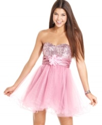 Party like a princess in this sweetheart dress from Speechless – a super-femme confection of tulle and sequins! Party like a princess in this sweetheart dress from Speechless – a super-femme confection of tulle and sequins!