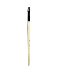 A winning team: the Smokey Eye Liner Brush was designed to be used dry with Bobbi Brown's limited edition Kohl Cake Liner to create a sexy, smudgy line for the ultimate smokey eye. You can also use it to double-line your eyes with a powder shadow over your favorite gel or pencil eyeliner, too.Tip: Because the brush hairs are natural, the brush should not be used wet or with Long-Wear Gel Eyeliner. A winning team: the Smokey Eye Liner Brush was designed to be used dry with Bobbi Brown's limited edition Kohl Cake Liner to create a sexy, smudgy line for the ultimate smokey eye. You can also use it to double-line your eyes with a powder shadow over your favorite gel or pencil eyeliner, too.Tip: Because the brush hairs are natural, the brush should not be used wet or with Long-Wear Gel Eyeliner.