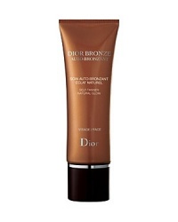 Oilfree loose powder. These soft, oil-free powders blend beautifully with your natural skin tone and provide the perfect finishing touch for your makeup. Mica micro-particles reflect the light to give an extraordinary radiant to your skin. Oilfree loose powder. These soft, oil-free powders blend beautifully with your natural skin tone and provide the perfect finishing touch for your makeup. Mica micro-particles reflect the light to give an extraordinary radiant to your skin.