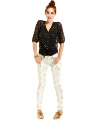 If it's not baroque, don't fix it! Channel the allure of 17th century design with these fab Tinseltown skinnies featuring a chic gold-foil print. If it's not baroque, don't fix it! Channel the allure of 17th century design with these fab Tinseltown skinnies featuring a chic gold-foil print.