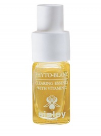 The Phyto-Blanc Clearing Essence with Vitamin C is a lightening serum that slows down the production of melanin. Used on a daily basis, it brightens, refines and clarifies skin, leaving a clear, luminous complexion. Set includes a two-month treatment of eight vials. The Phyto-Blanc Clearing Essence with Vitamin C is a lightening serum that slows down the production of melanin. Used on a daily basis, it brightens, refines and clarifies skin, leaving a clear, luminous complexion. Set includes a two-month treatment of eight vials.