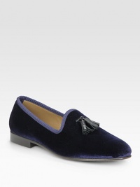 A casual wardrobe essential with timeless appeal, crated in soft velvet, with twin tassels and a subtle contrast trim.Velvet upperLeather liningPadded insoleRubber soleMade in Italy A casual wardrobe essential with timeless appeal, crated in soft velvet, with twin tassels and a subtle contrast trim.Velvet upperLeather liningPadded insoleRubber soleMade in Italy